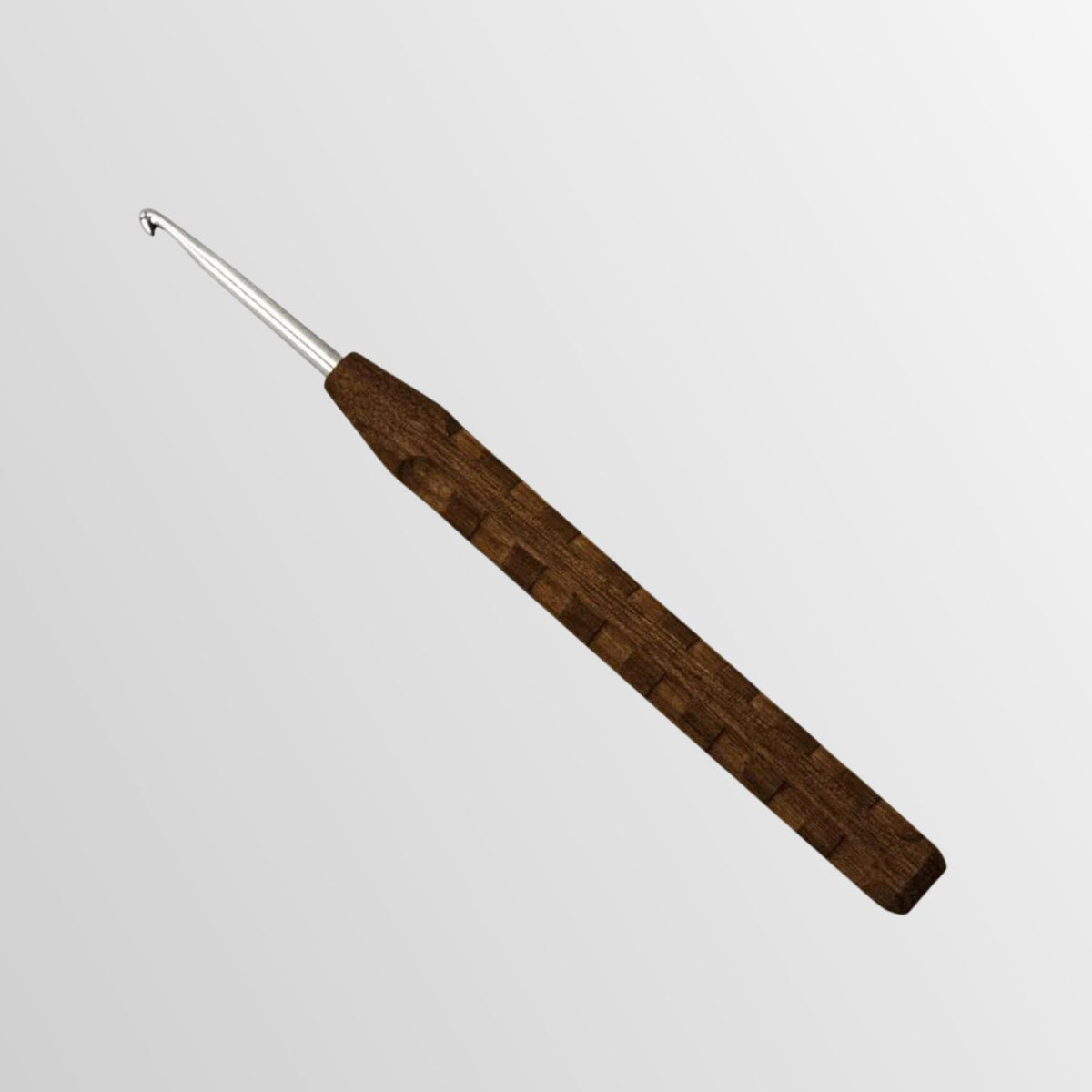 Schöne Häkelnadel aus Walnuss.