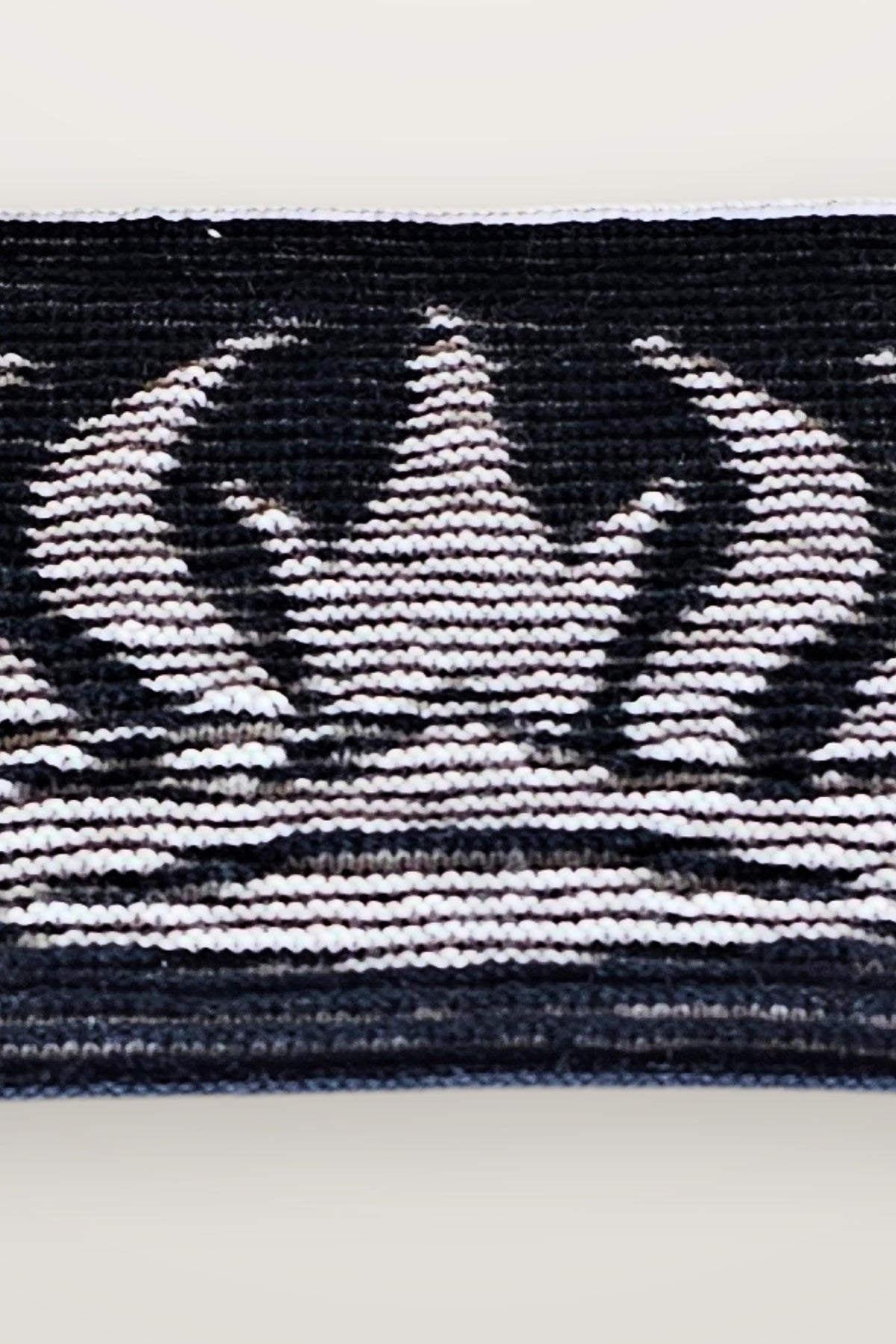 Kissen Ember Queen - Krone, Detail