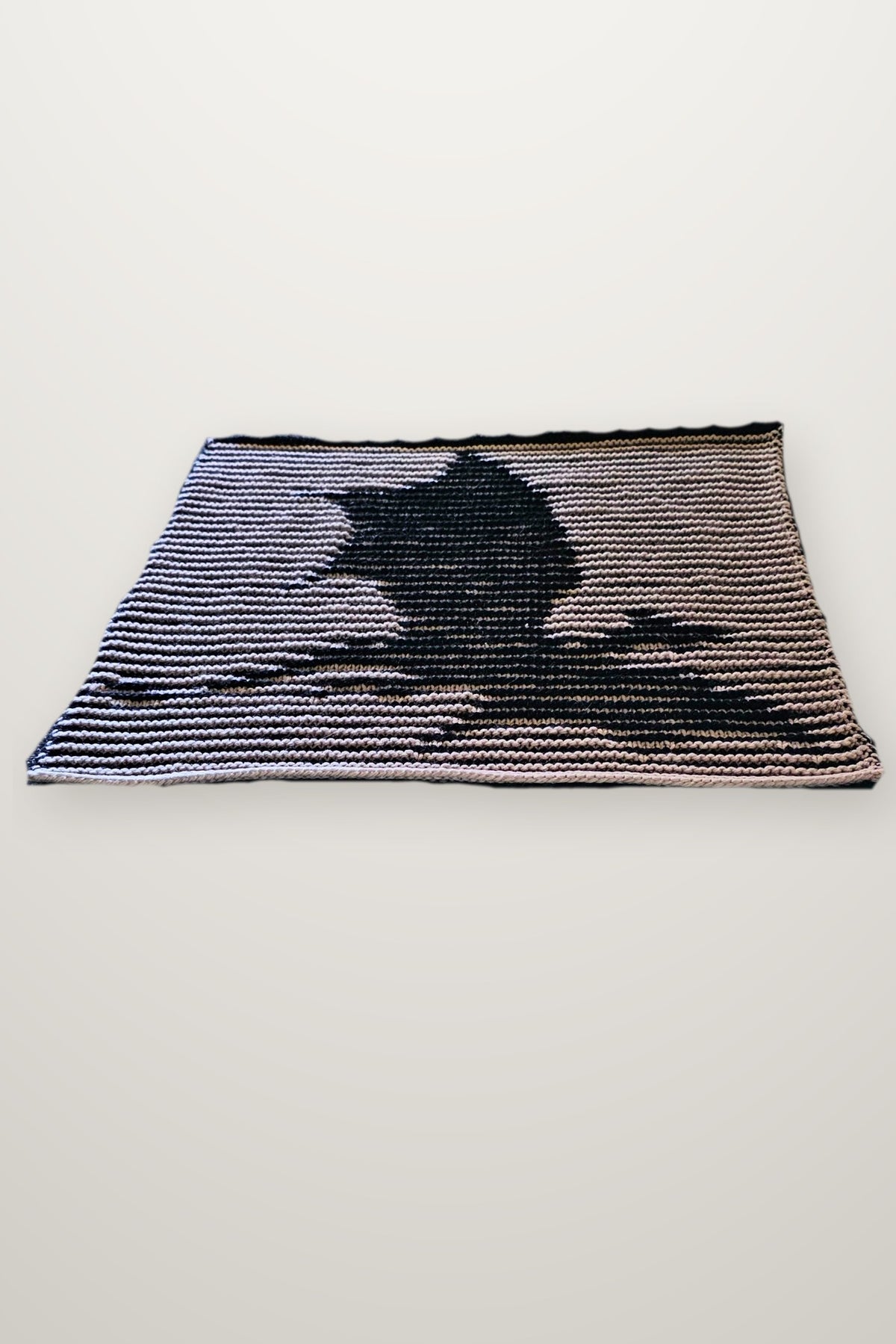 Kissen Nightbane - Drache, Strickmodell in einer weiteren Ansicht