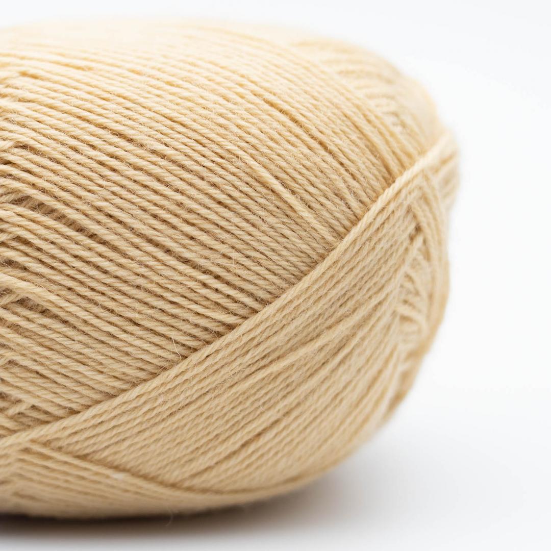 Kremke Edelweiss Classic 4fach 100g non-superwash, Farbe 401 Vanille: 75 % Wolle, 25 % Polyester