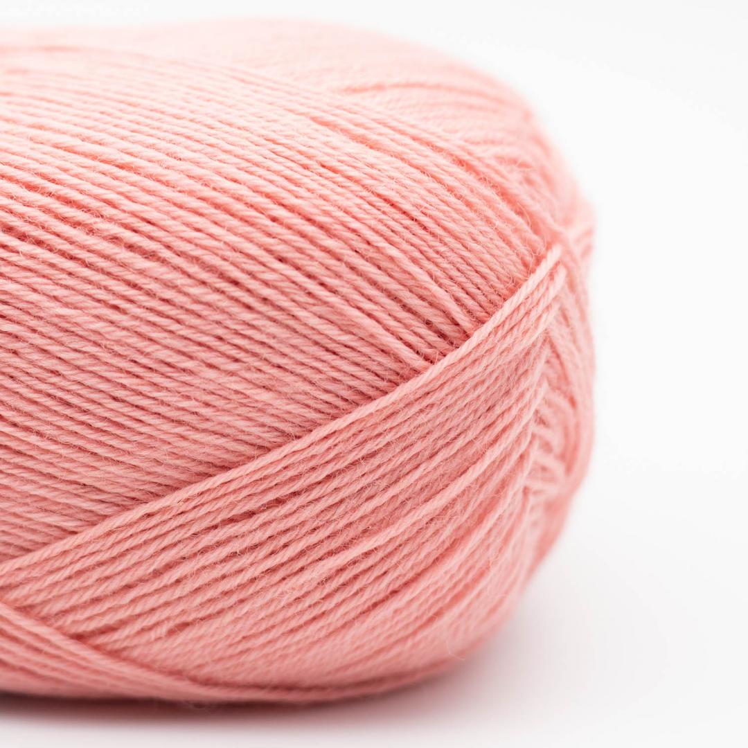 Kremke Edelweiss Classic 4fach 100g non-superwash, Farbe 403 Blass Pink: 75 % Wolle, 25 % Polyester