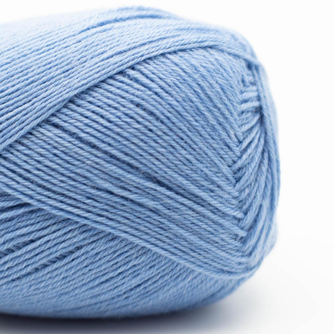 Kremke Edelweiss Classic 4fach 100g non-superwash, Farbe 405 Himmelblau: 75 % Wolle, 25 % Polyester