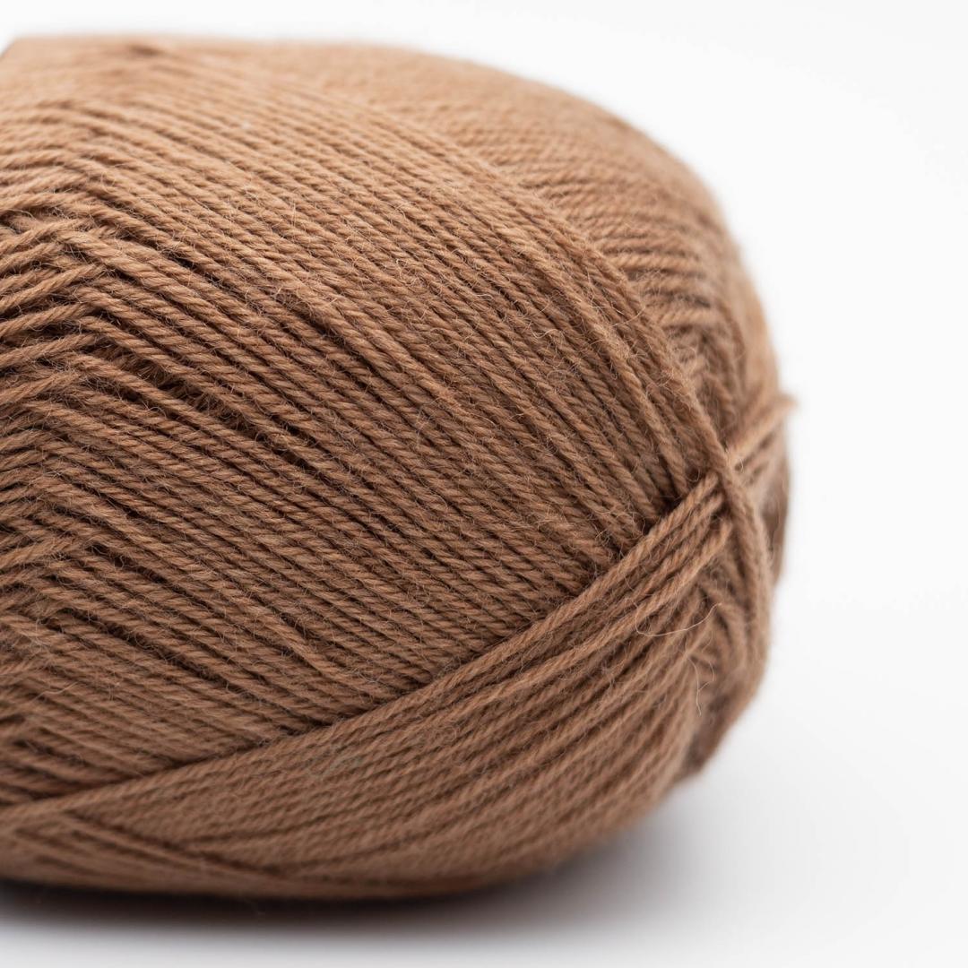Kremke Edelweiss Classic 4fach 100g non-superwash, Farbe 411 Walnuss Braun: 75 % Wolle, 25 % Polyester