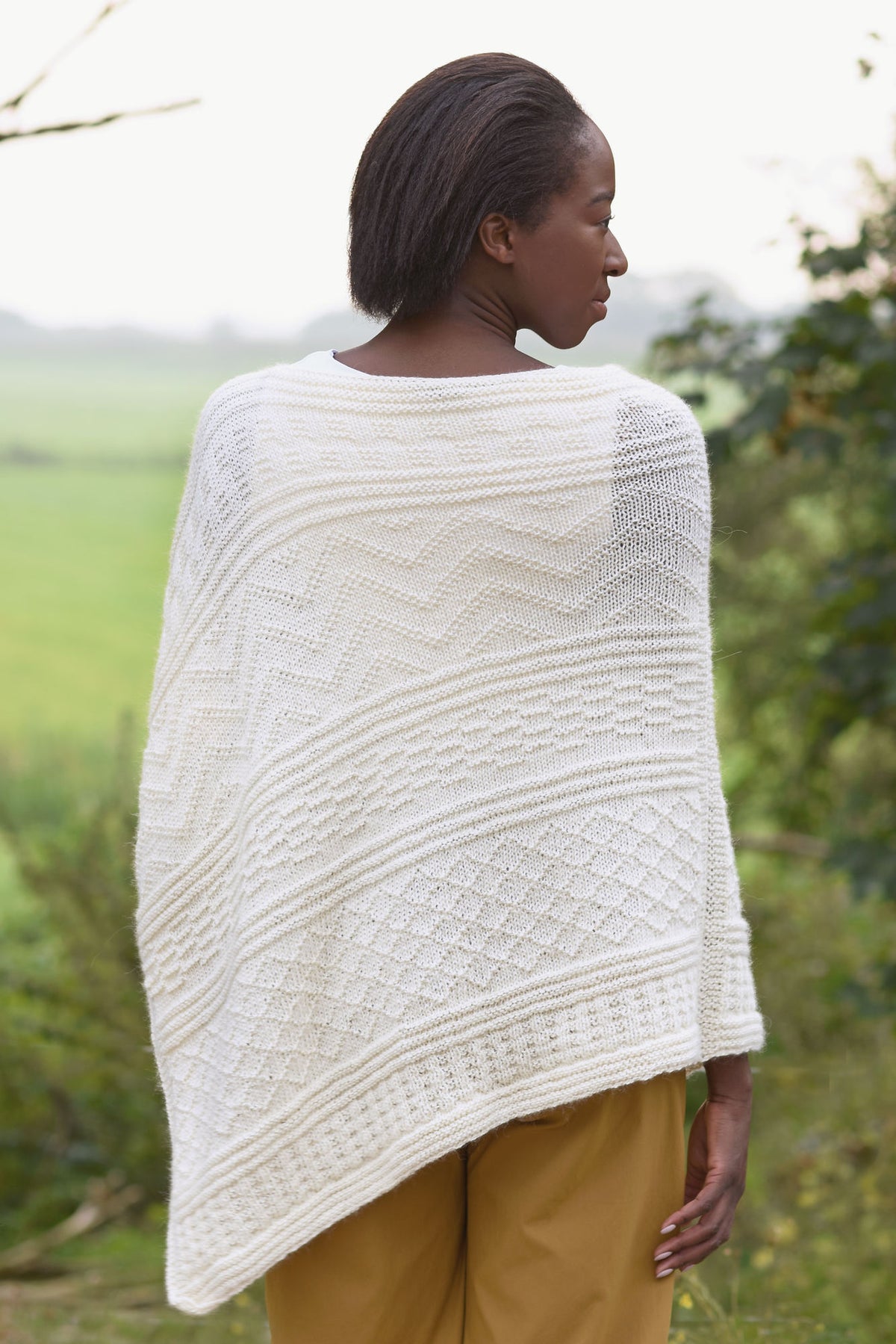 Poncho Faye, Strickmodell in einer weiteren Ansicht