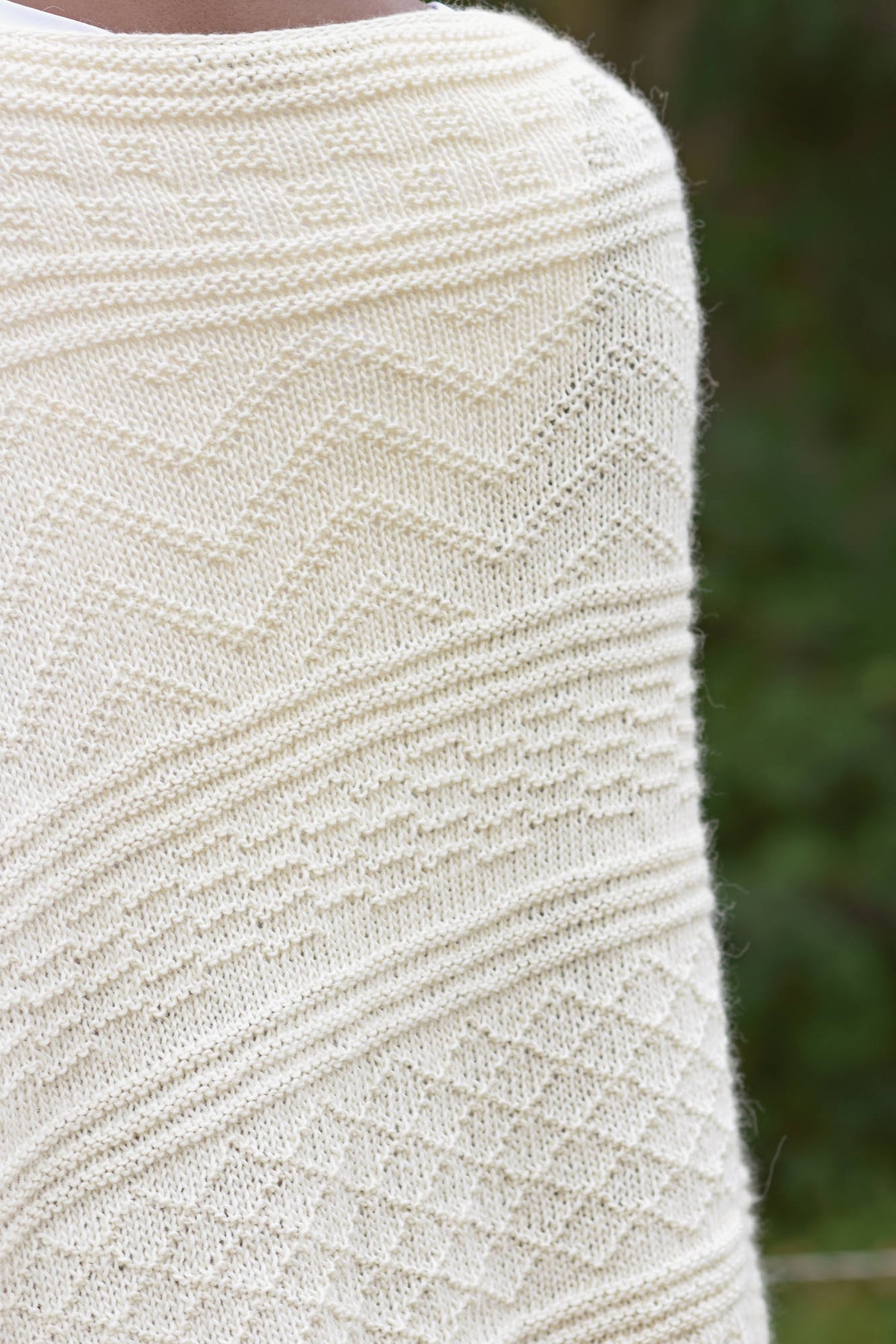 Poncho Faye, Detail