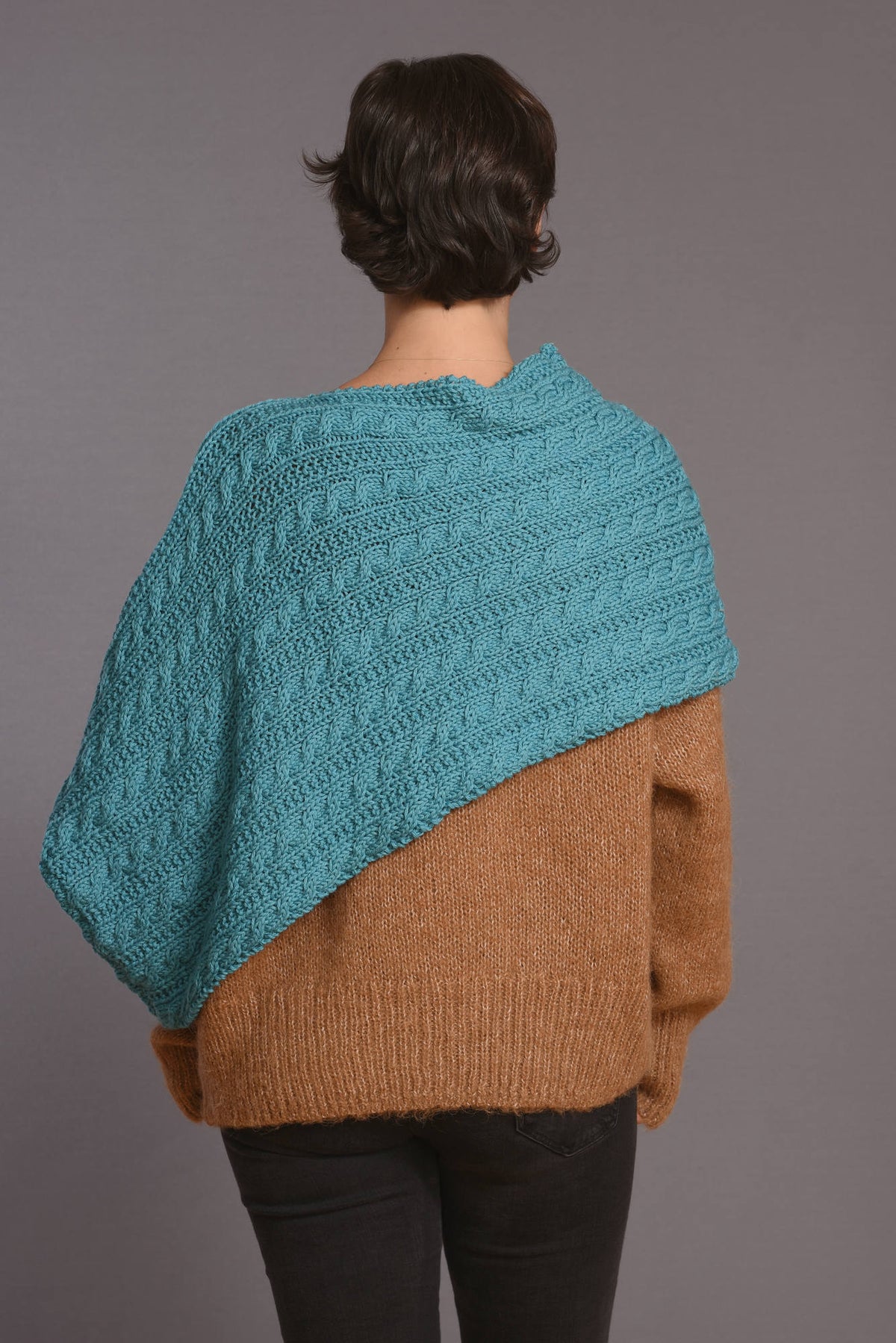 Poncho Kirra, Strickmodell in einer weiteren Ansicht