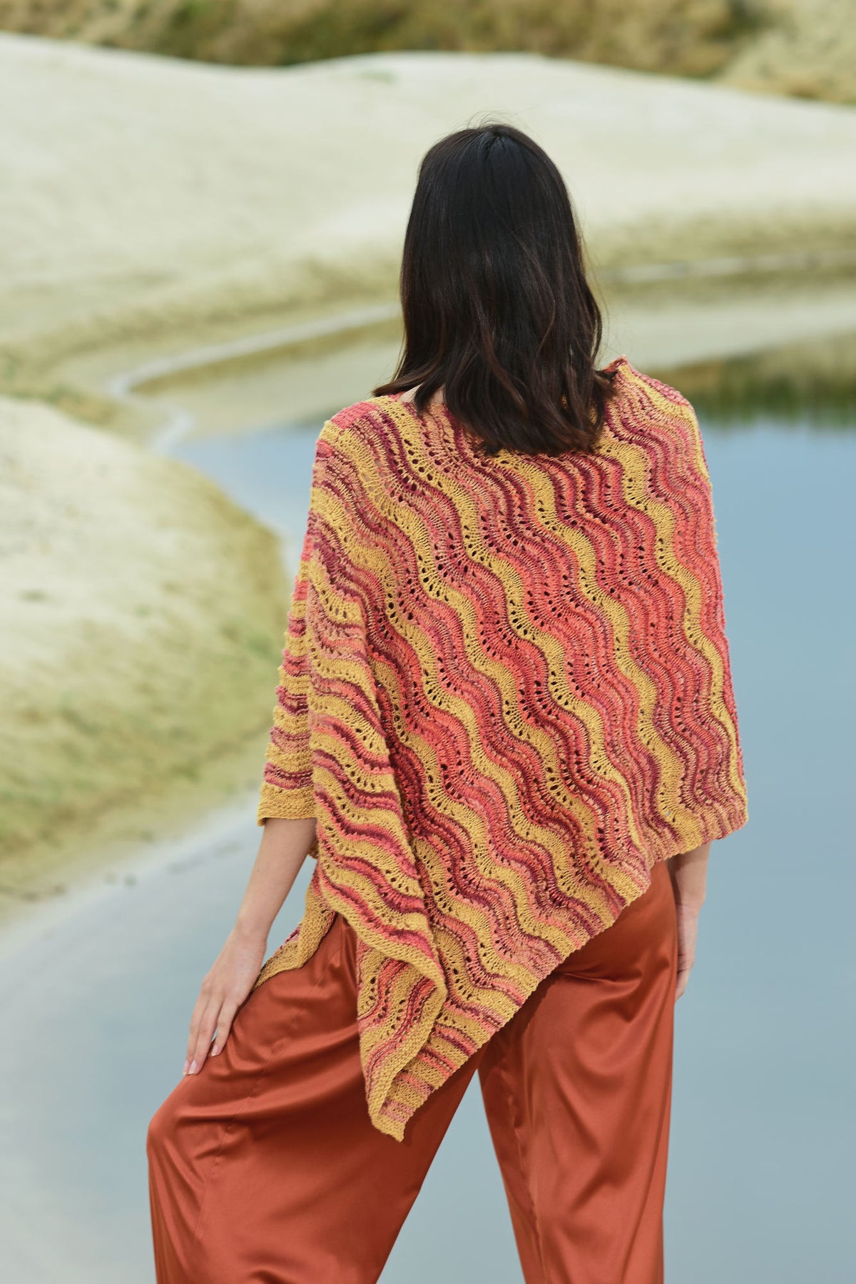 Poncho Lupi, Strickmodell in einer weiteren Ansicht