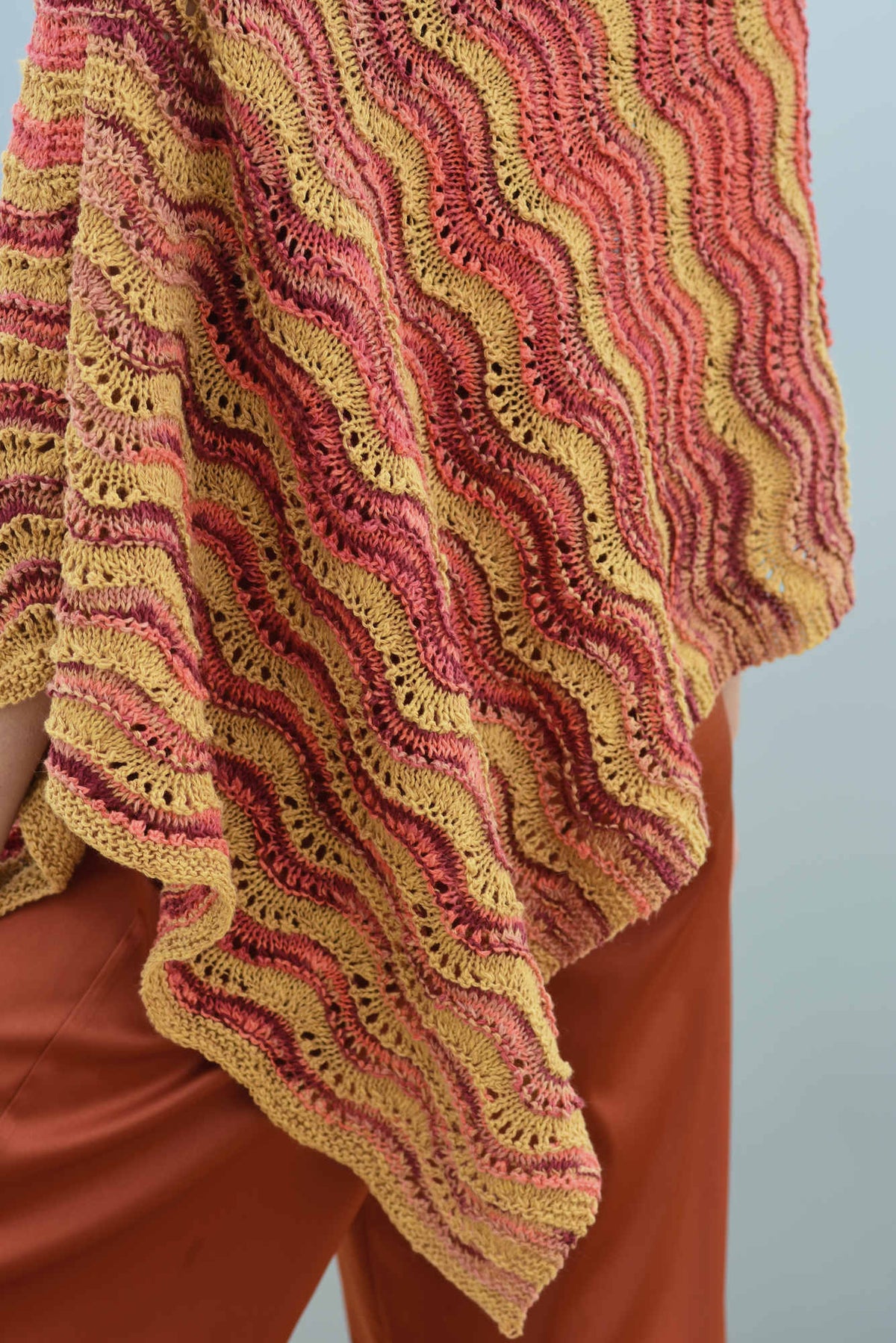 Poncho Lupi, Detail