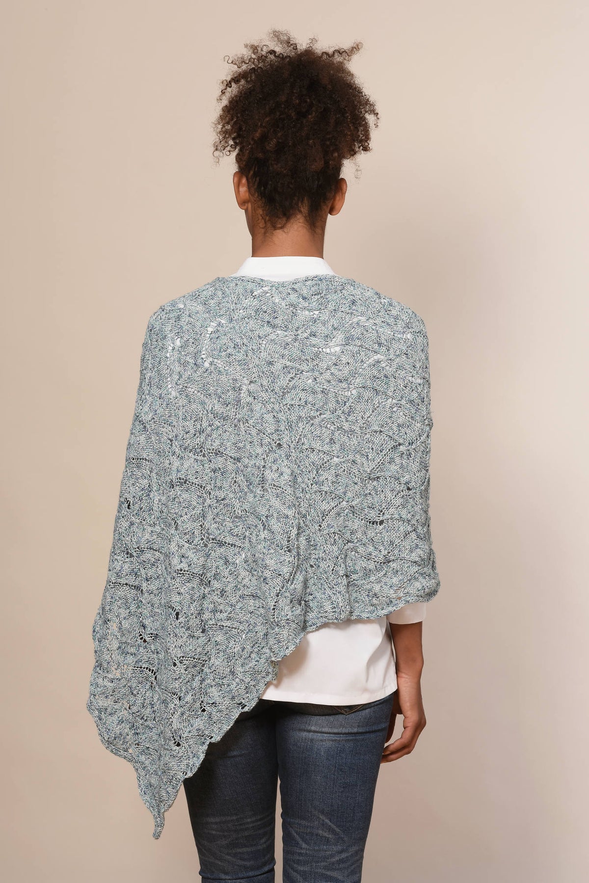 Poncho Naira, Strickmodell in einer weiteren Ansicht