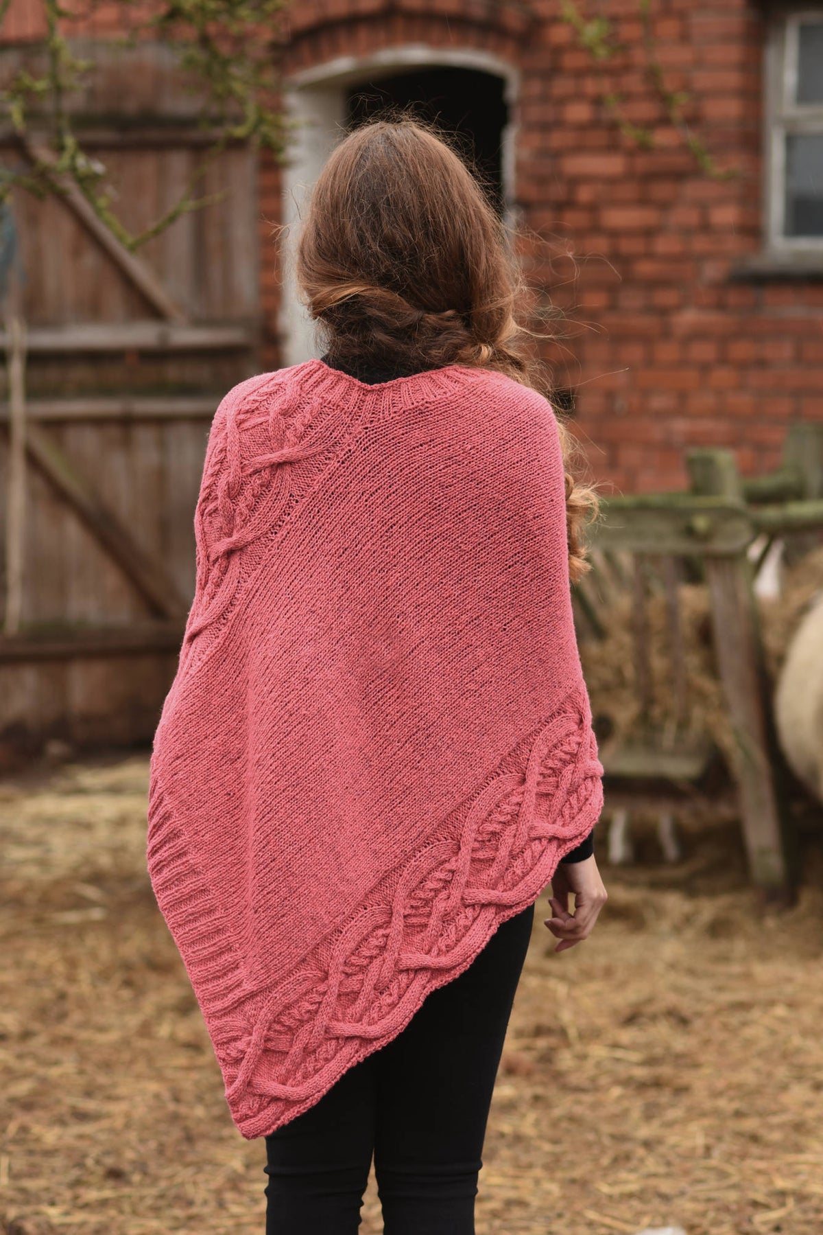 Poncho Wilhelmina, Strickmodell in einer weiteren Ansicht