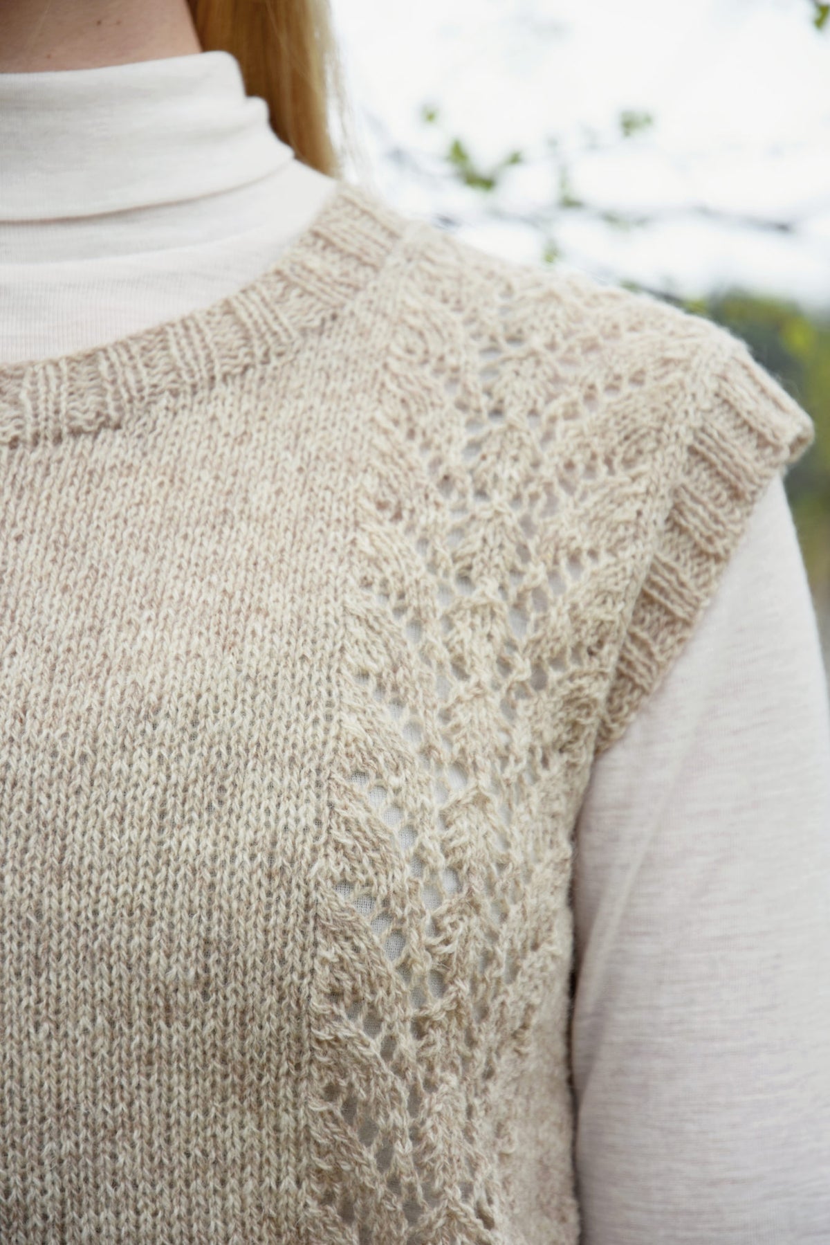 Pullunder Hira, Detail