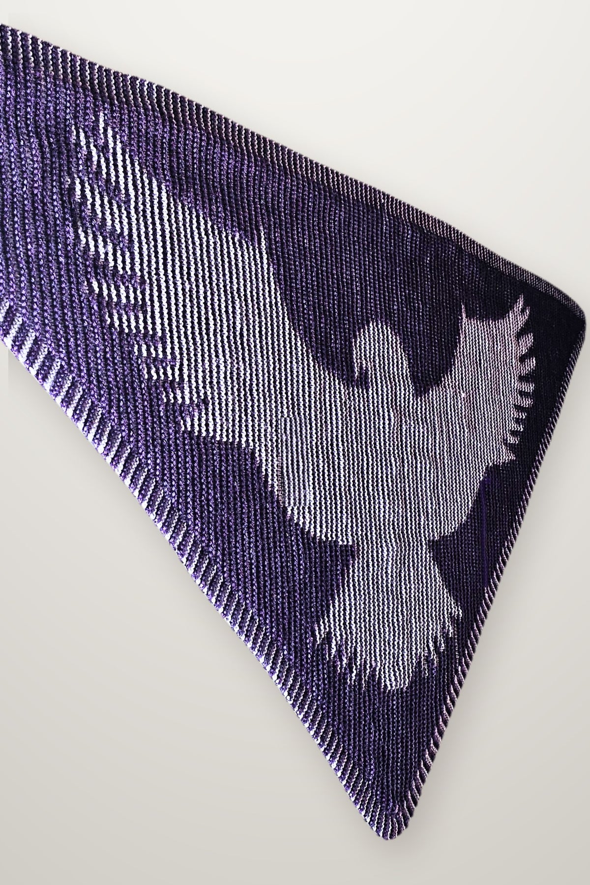 Tuch Ashen Wings - Adler, Strickmodell in einer weiteren Ansicht