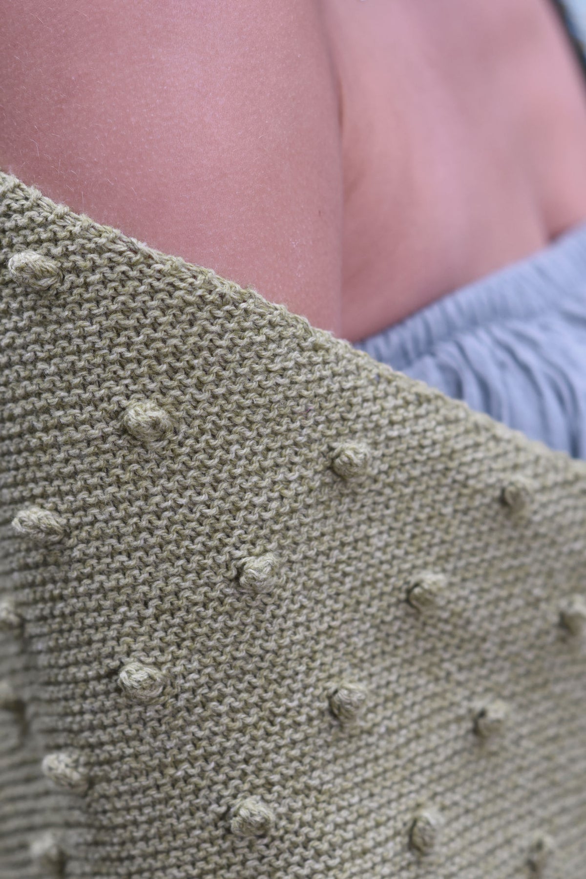 Tuch Mimi, Detail