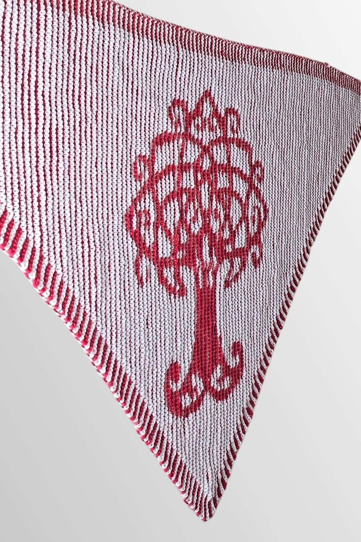 Tuch Myrkholt - Lebensbaum, Strickmodell in einer weiteren Ansicht