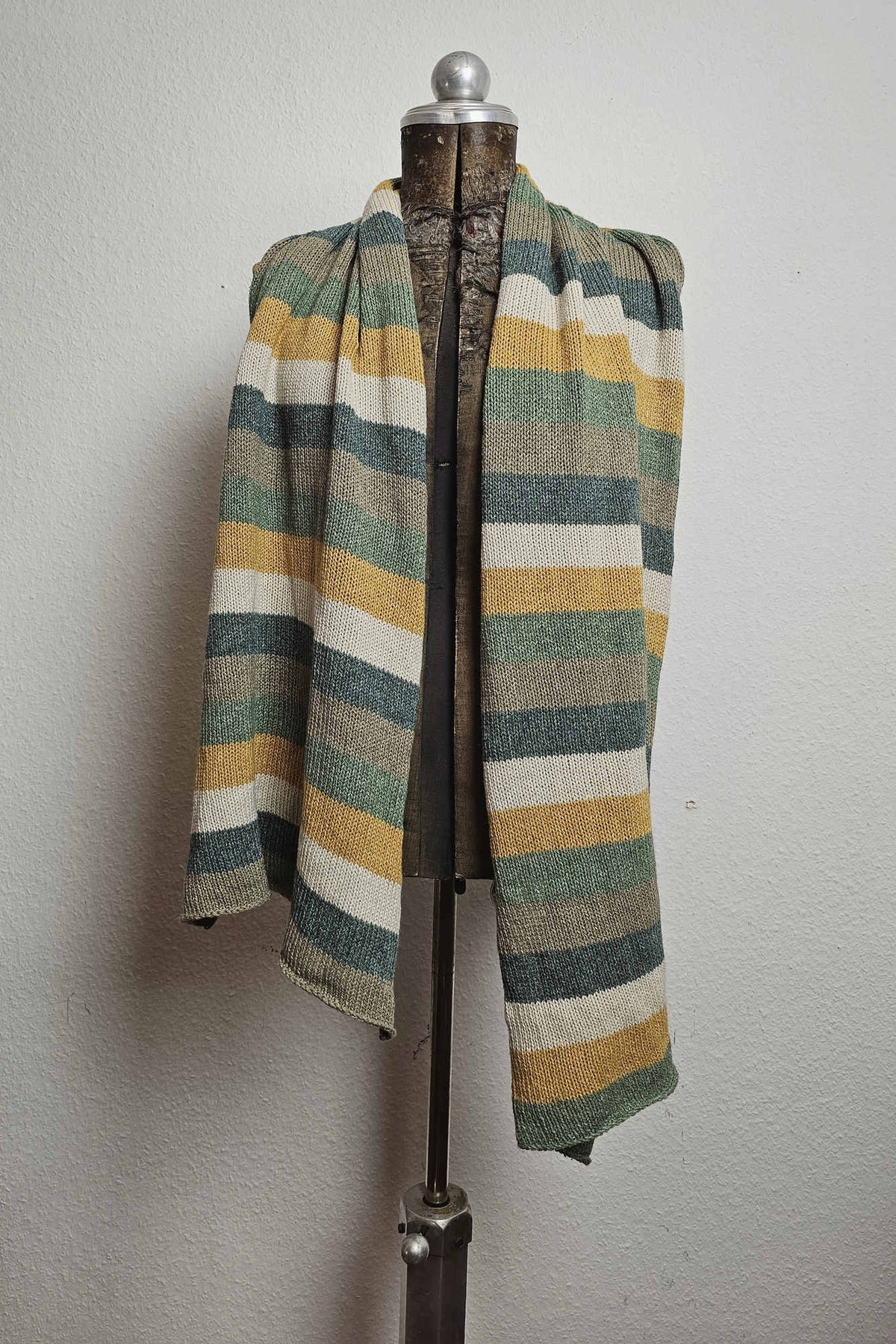 Tuch Pyrgos, Strickmodell in einer weiteren Ansicht