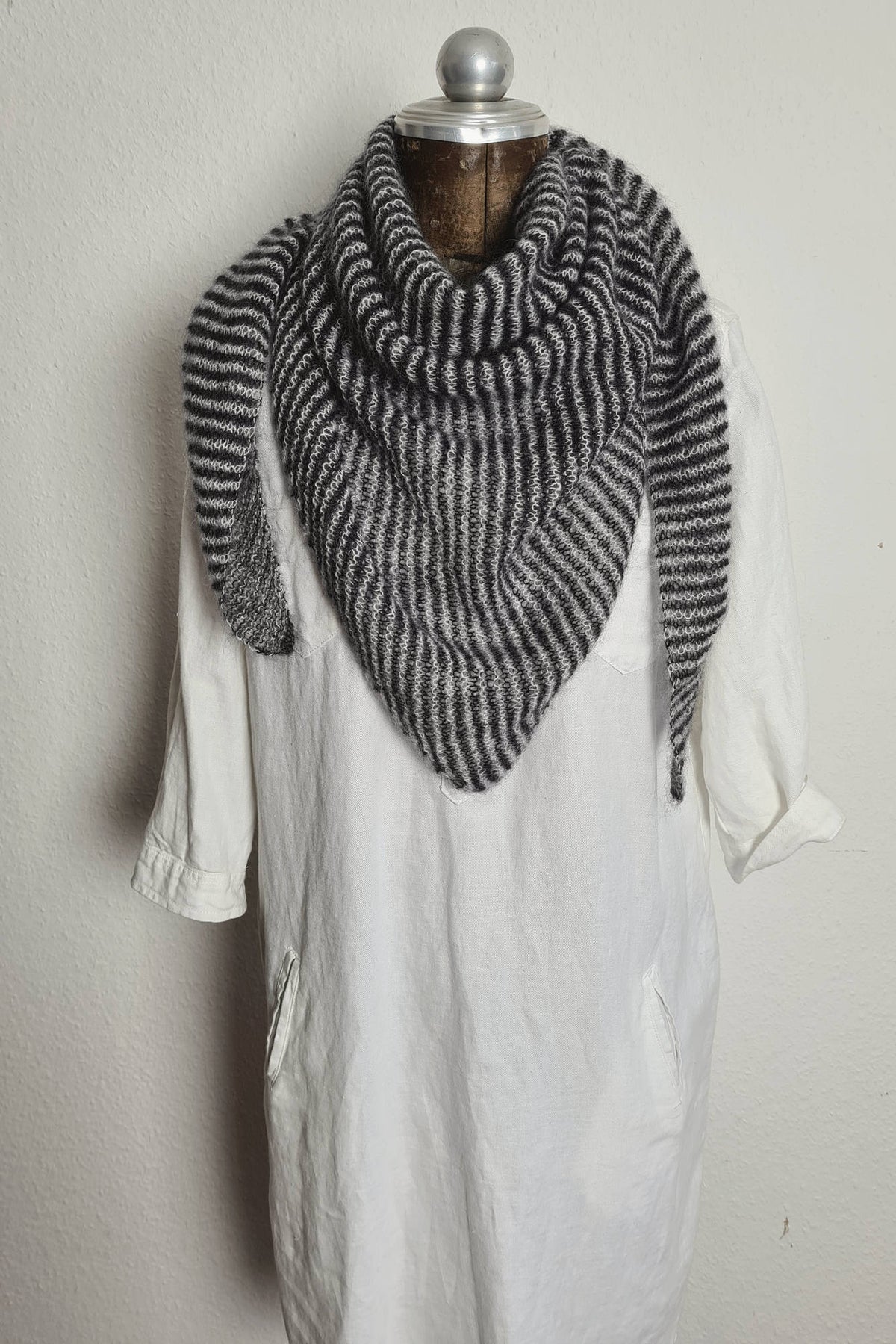 Tuch Raven, Strickmodell in einer weiteren Ansicht