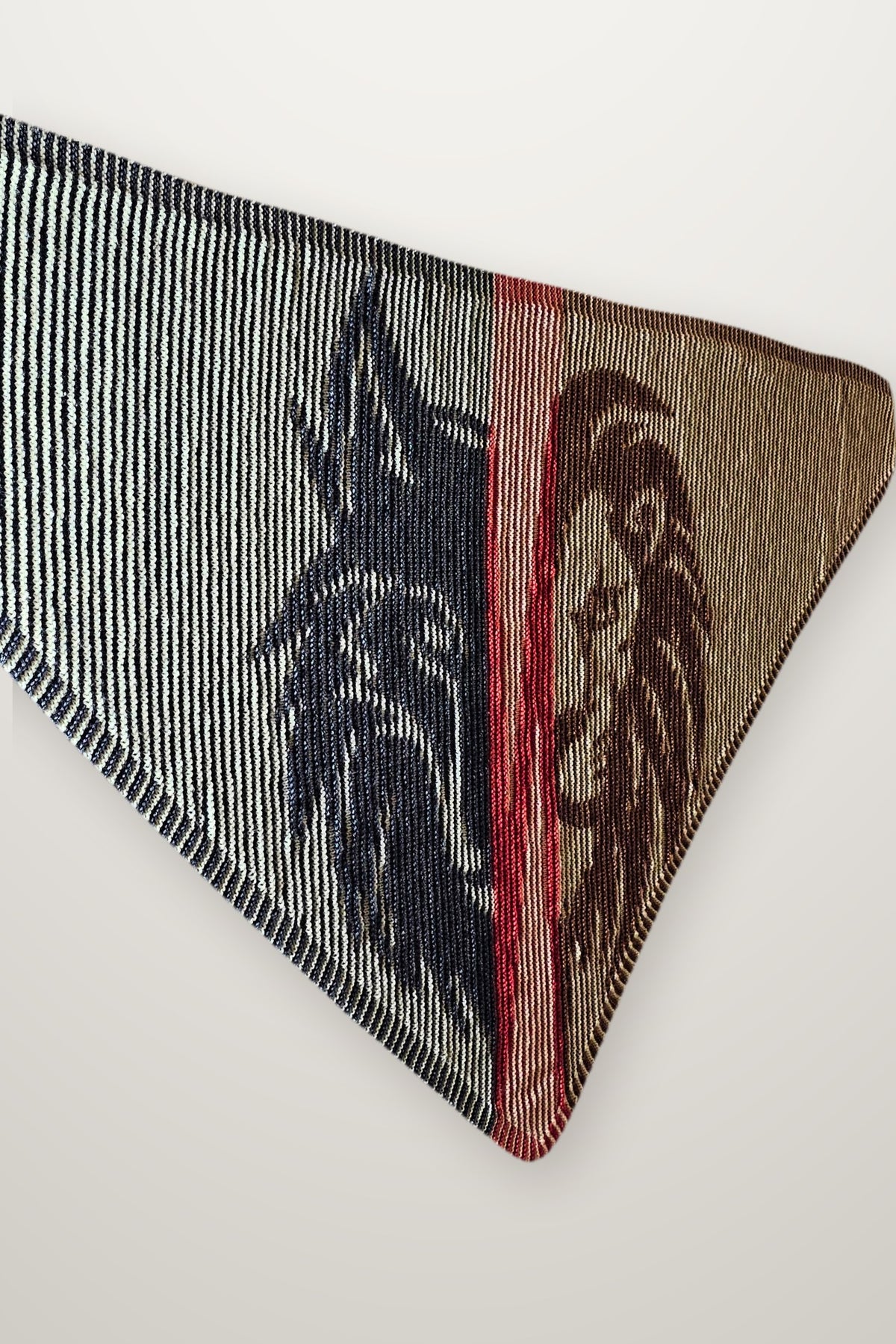 Tuch The Cadre - Wolf & Löwe, Strickmodell in einer weiteren Ansicht