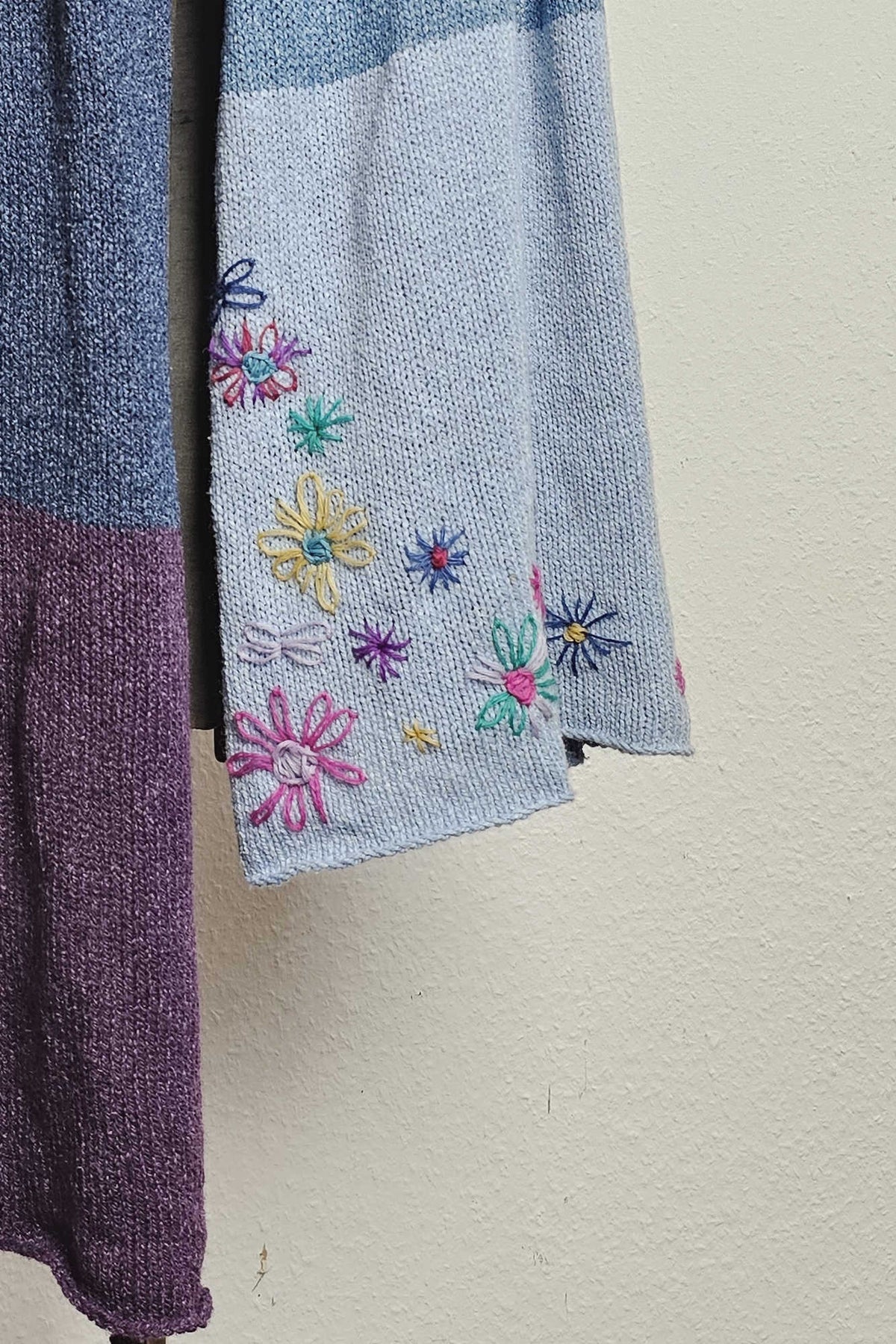 Tuch Tinos, Detail