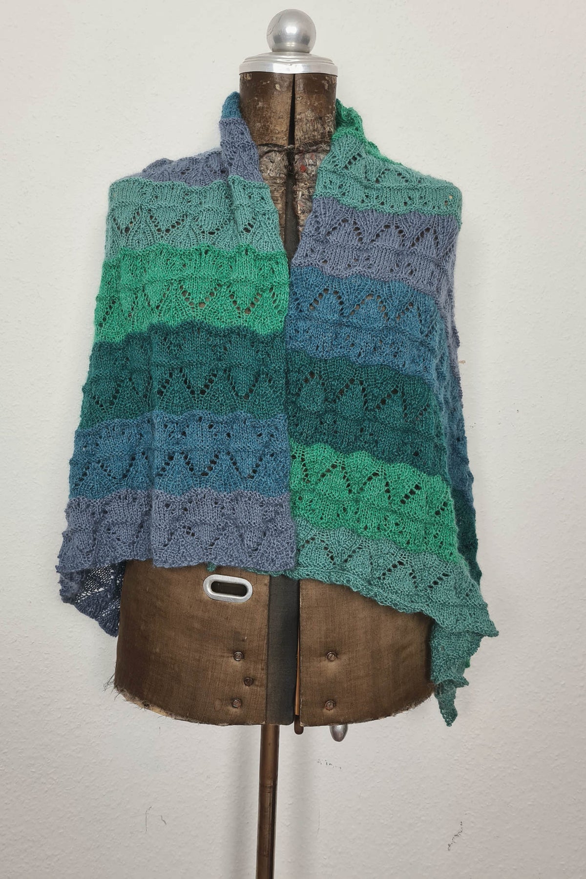 Tuch Waves, Strickmodell in einer weiteren Ansicht