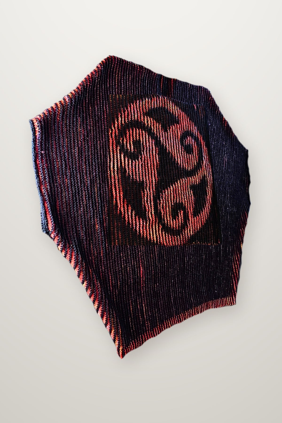 Weste Circle Of Life - Triskele, Strickmodell in einer weiteren Ansicht
