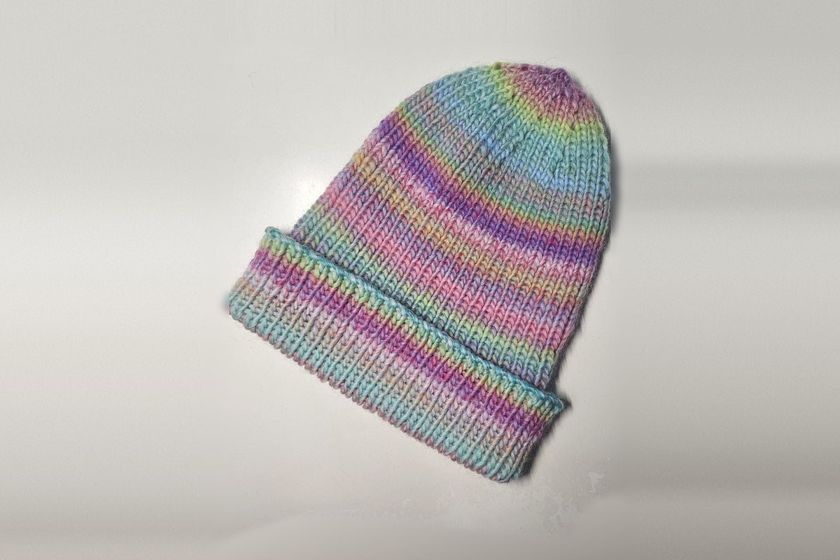 Rippenmütze Lotta aus Kremke Color Crush in Farbe 104 Dopamine Dressing mit umgeschlagenem Rand