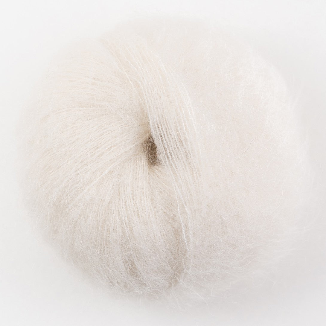 Amano Uma Suri-Alpaka Mohair Seide, Farbe 1923 Turkish White: 37 % Alpaka, 37 % Mohair, 26 % Seide