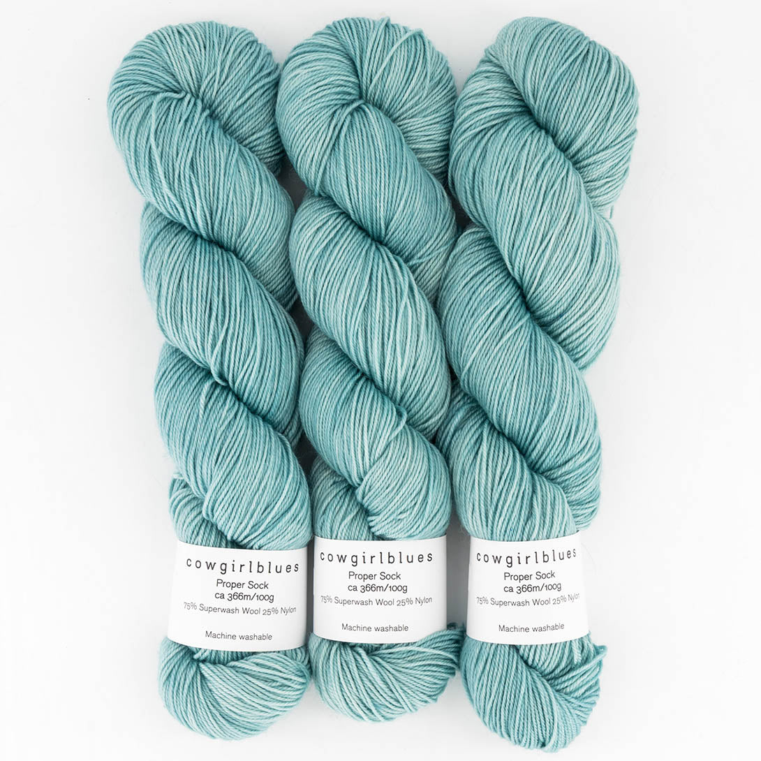 Cowgirlblues Proper Sock Solids 100g, Farbe 60 Low Tide: 75 % Schurwolle, 25 % Nylon
