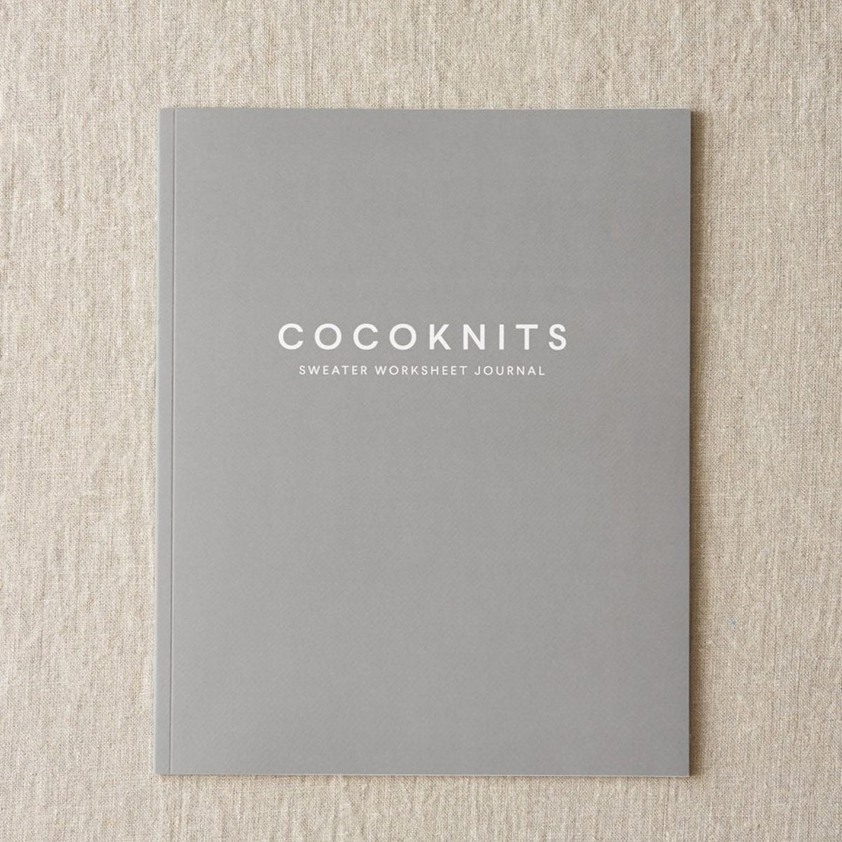 Cocoknits Sweater Worksheet Journal, graues Softcover mit weißer Schrift auf Leinen