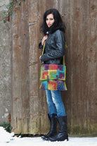 Patchworktasche Gooseberry Fool aus buntem Verlaufsgarn, aus einzelnen Rauten gestrickt.