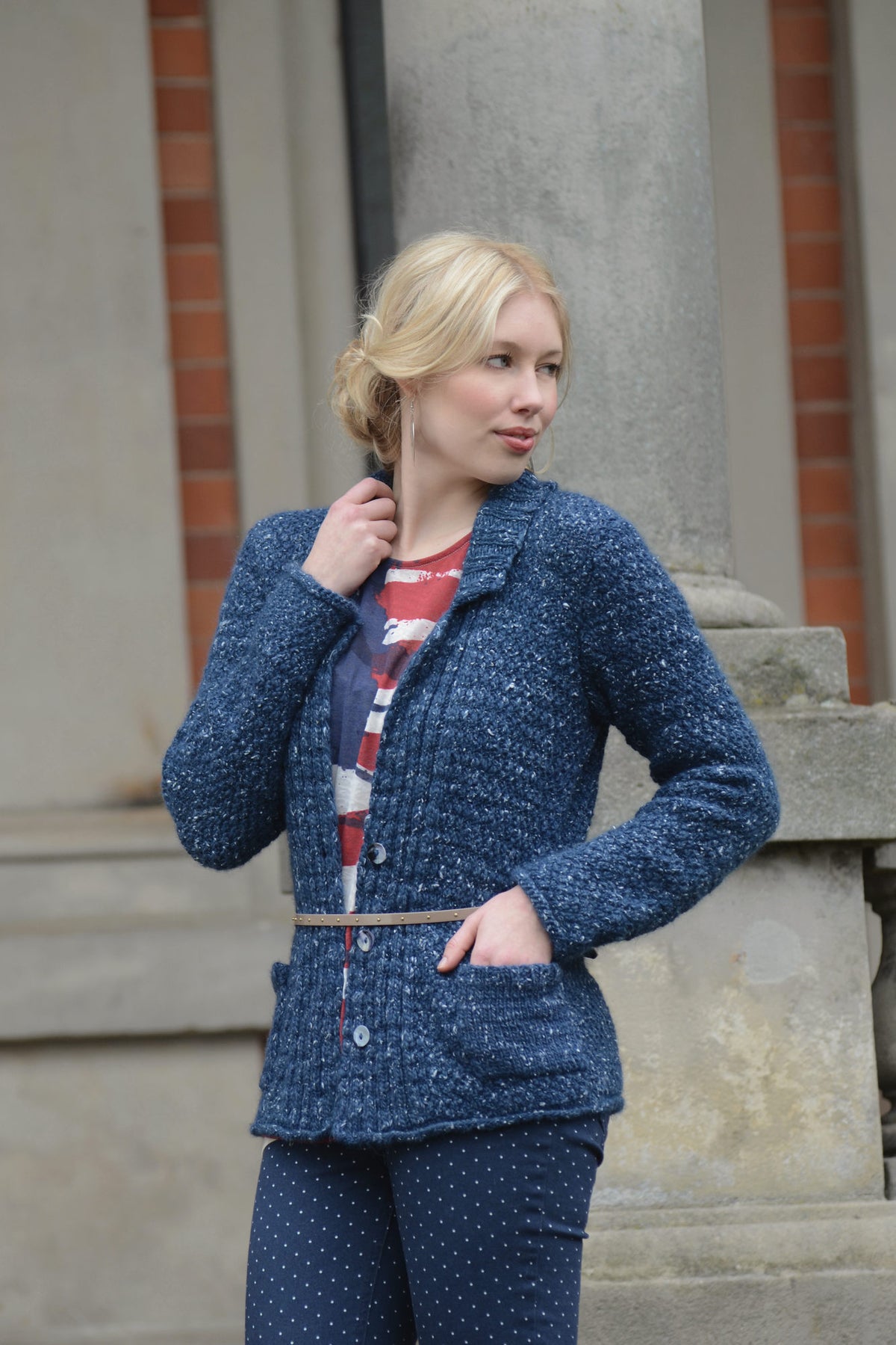 Jacke Alana, Strickanleitung, eingesetzter Arm, großes Perlmuster, Garn: Mirasol Hasa
