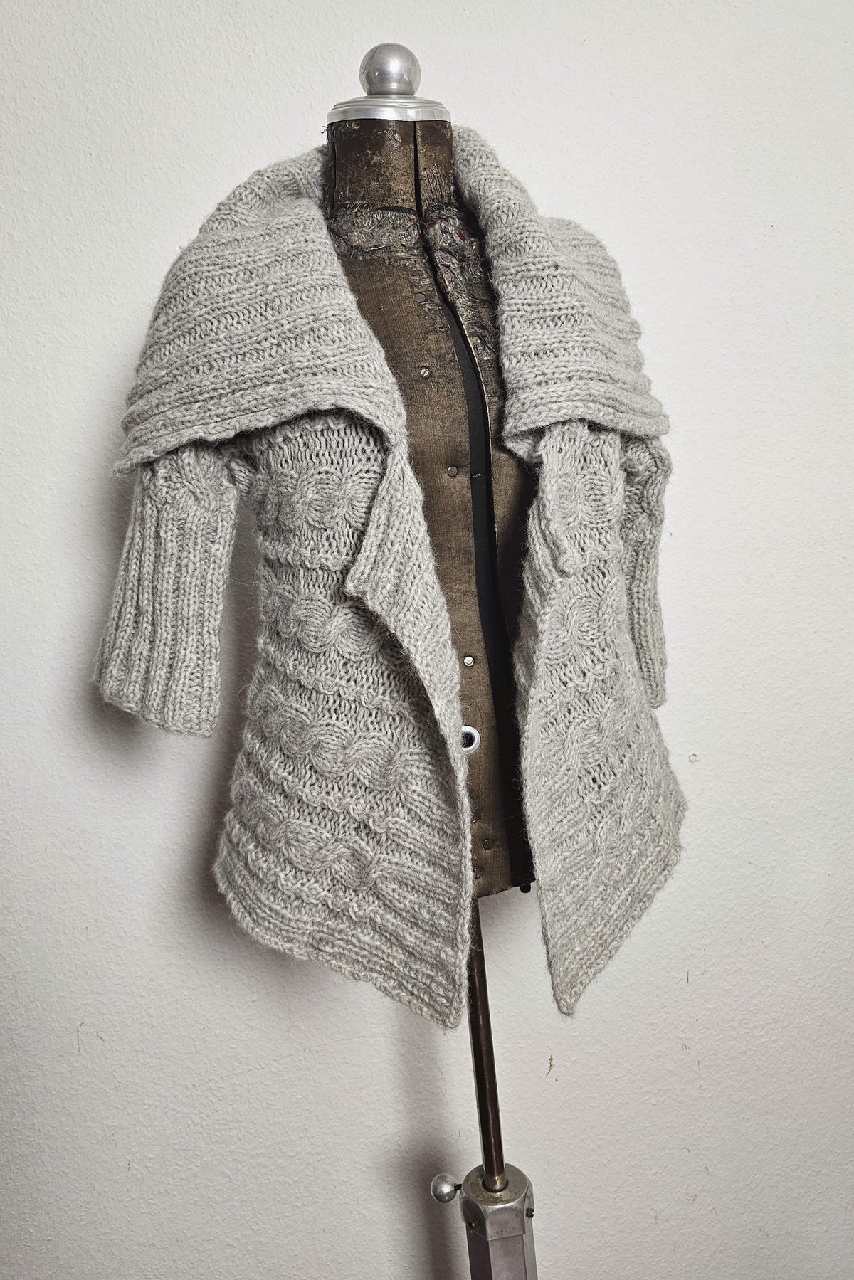 Jacke Ligeia, Strickmodell in einer weiteren Ansicht