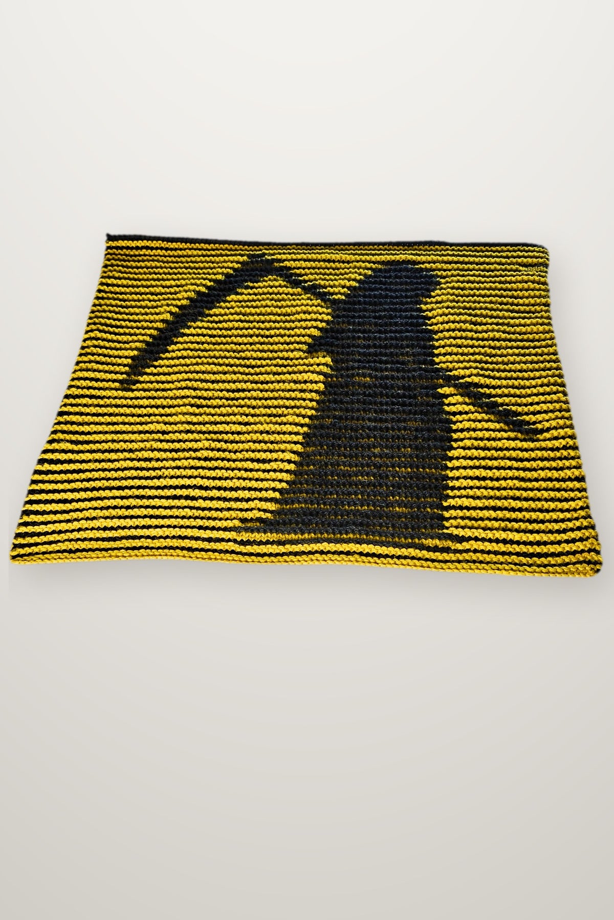 Kissen Askariel - Sensenmann, Strickmodell in einer weiteren Ansicht