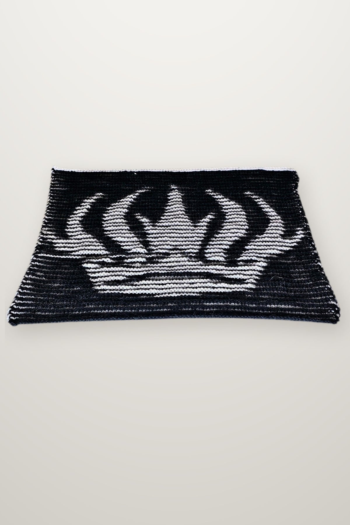 Kissen Ember Queen - Krone, Strickmodell in einer weiteren Ansicht