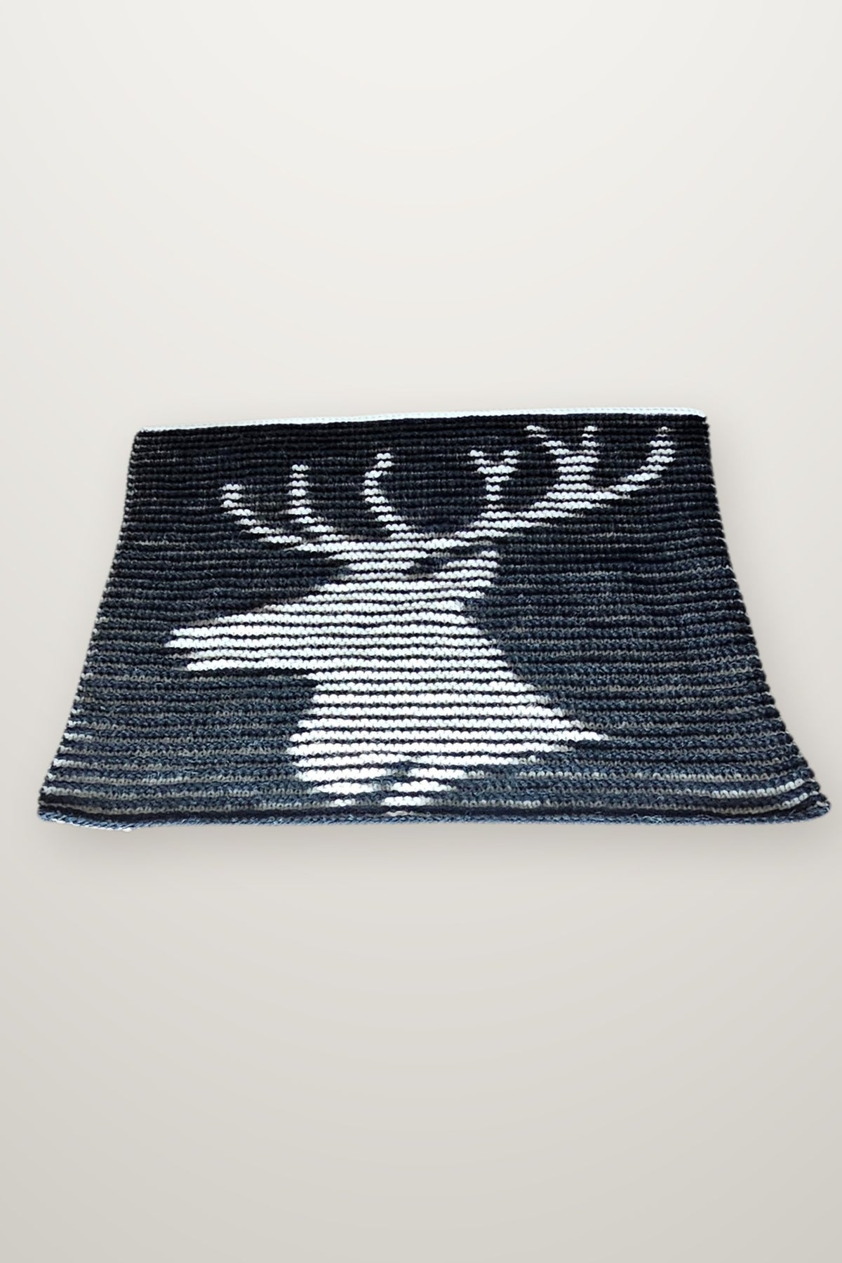 Kissen King Of Wild - Hirsch, Strickmodell in einer weiteren Ansicht