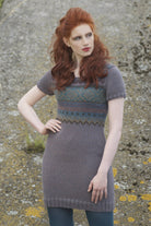 Kleid Lavender Scent, Strickanleitung, Norwegermuster in sechs Farben, Garn: Mirasol Miski