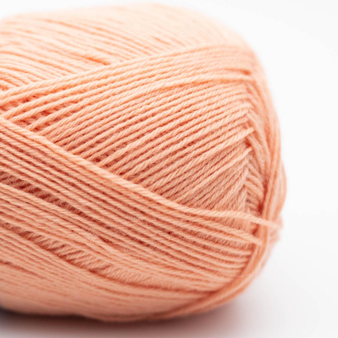 Kremke Edelweiss Classic 4fach 100g non-superwash, Farbe 402 Lachs: 75 % Wolle, 25 % Polyester