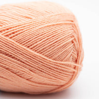 Kremke Edelweiss Classic 4fach 100g non-superwash, Farbe 402 Lachs: 75 % Wolle, 25 % Polyester