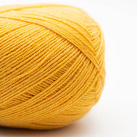 Kremke Edelweiss Classic 4fach 100g non-superwash, Farbe 407 Sonniges Gelb: 75 % Wolle, 25 % Polyester