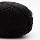 Kremke Edelweiss Classic 4fach 100g non-superwash, Farbe 426 Schwarz: 75 % Wolle, 25 % Polyester