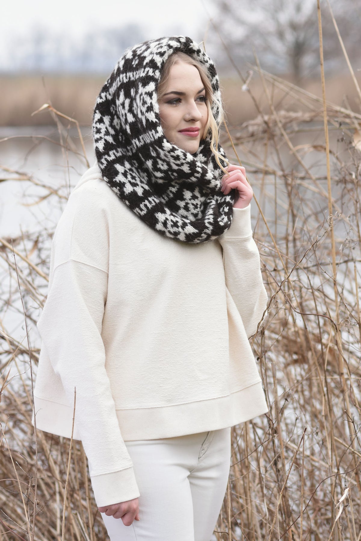 Loop Finja, Strickmodell in einer weiteren Ansicht