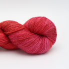 Manos del Uruguay Bambok, Farbe b6907 Rouge: 70 % Merinowolle, 30 % Viskose aus Bambus