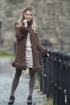 Mantel Sweet Chocolate, Strickmodell in einer weiteren Ansicht