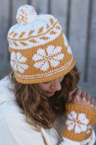 Mützen Set Ebba, Strickmodell in einer weiteren Ansicht