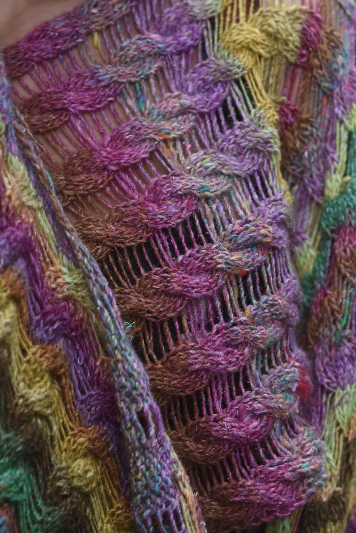 Poncho Gillian, Detail