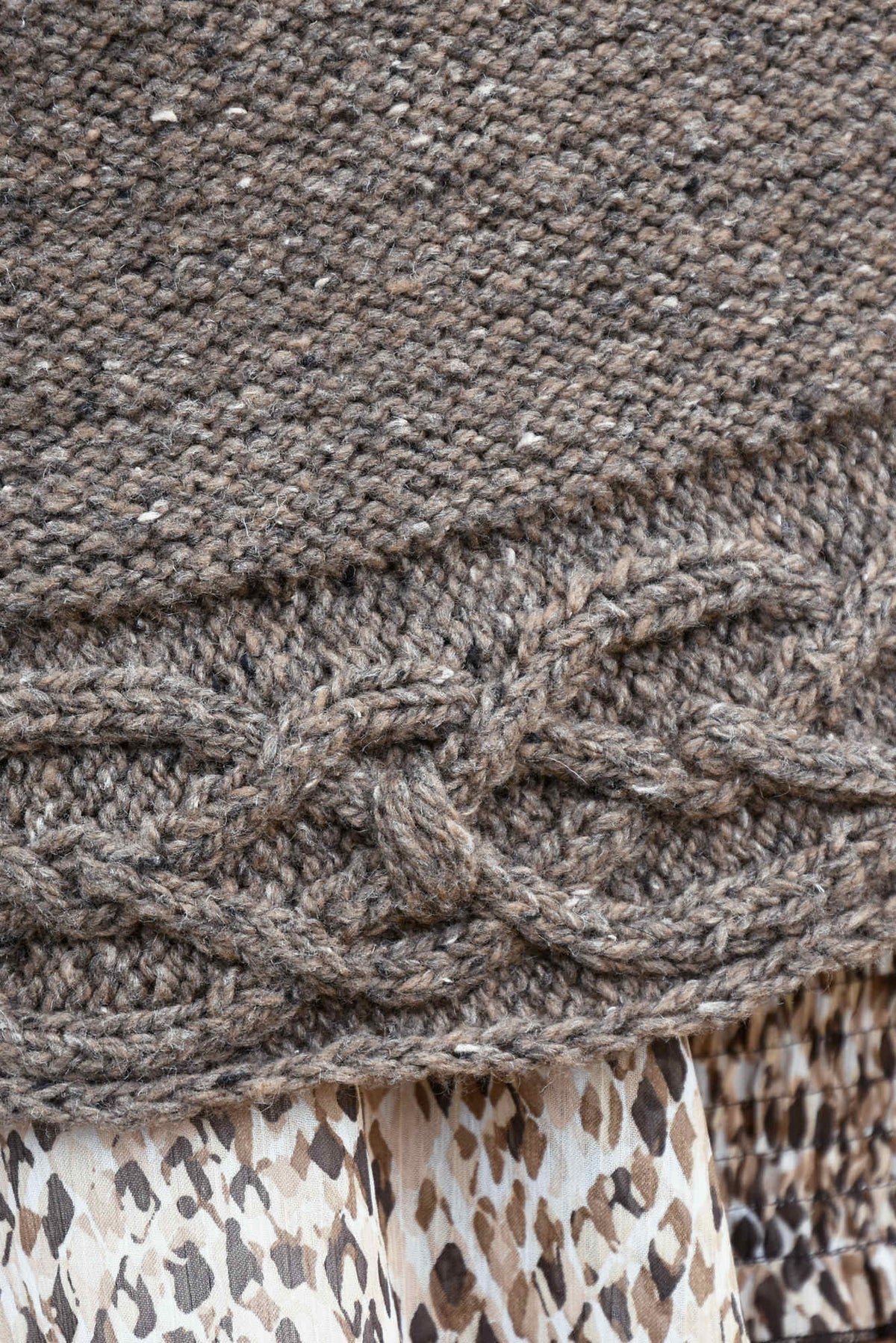 Poncho May, Detail
