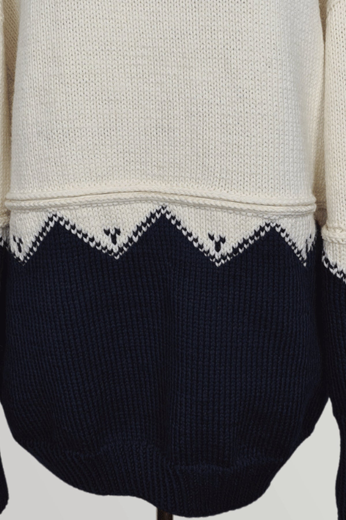 Pullover Coconut Milk - Midnight, Detail