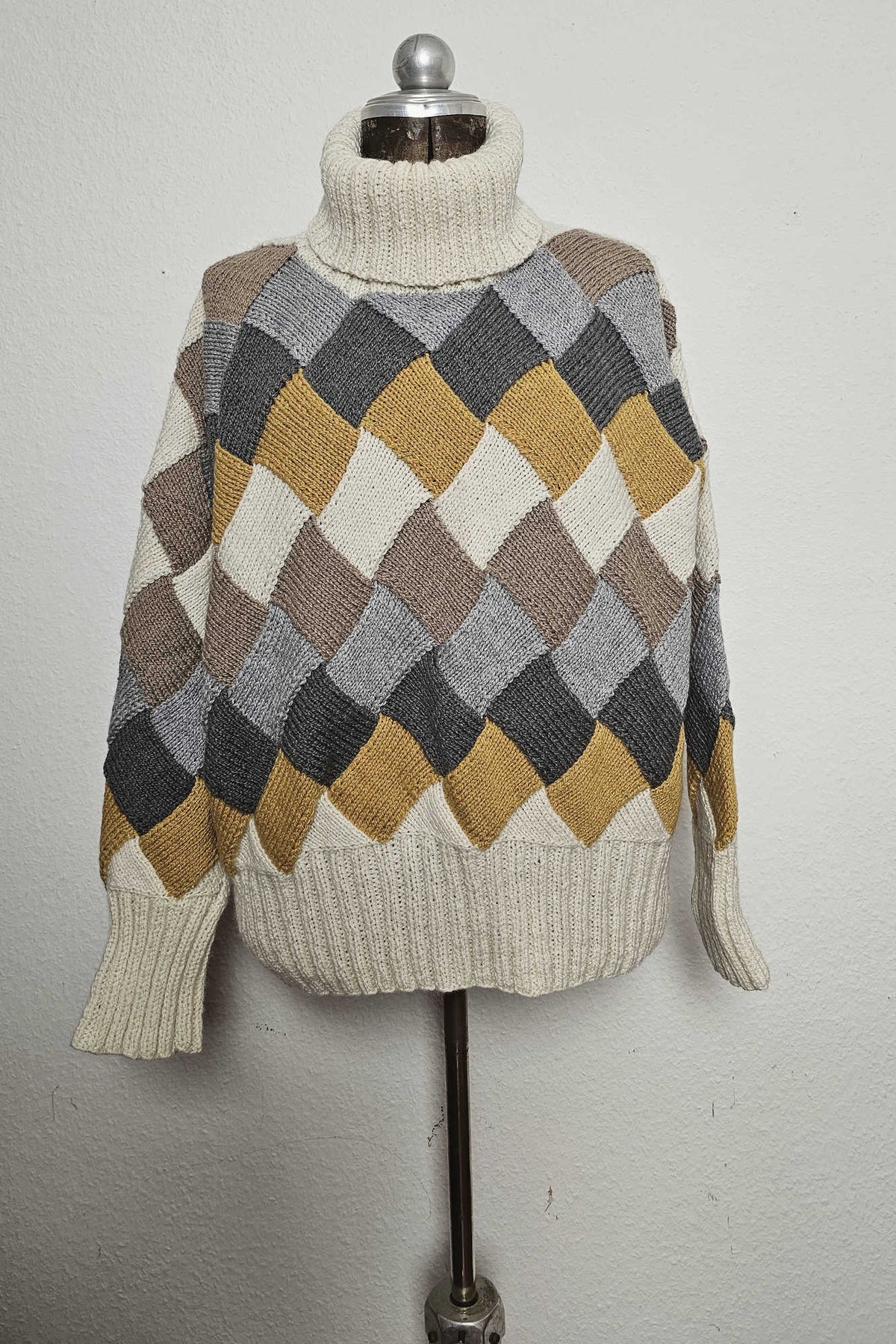 Entrelac Pullover Taken, Strickmodell in einer weiteren Ansicht