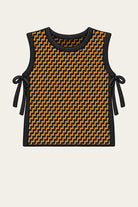 Pullunder Circe - Pepita, Zeichnung in der Originalfarbstellung Schwarz und Honey Yellow, Garn: BC Garn Vesterhavet, Farbe 212 Honey Yellow Melange und 017 Black