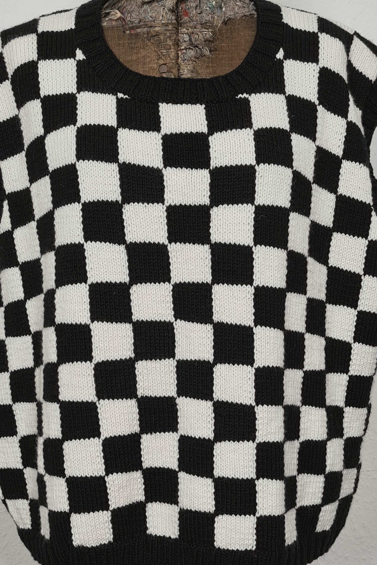 Pullunder Crimson, Detail