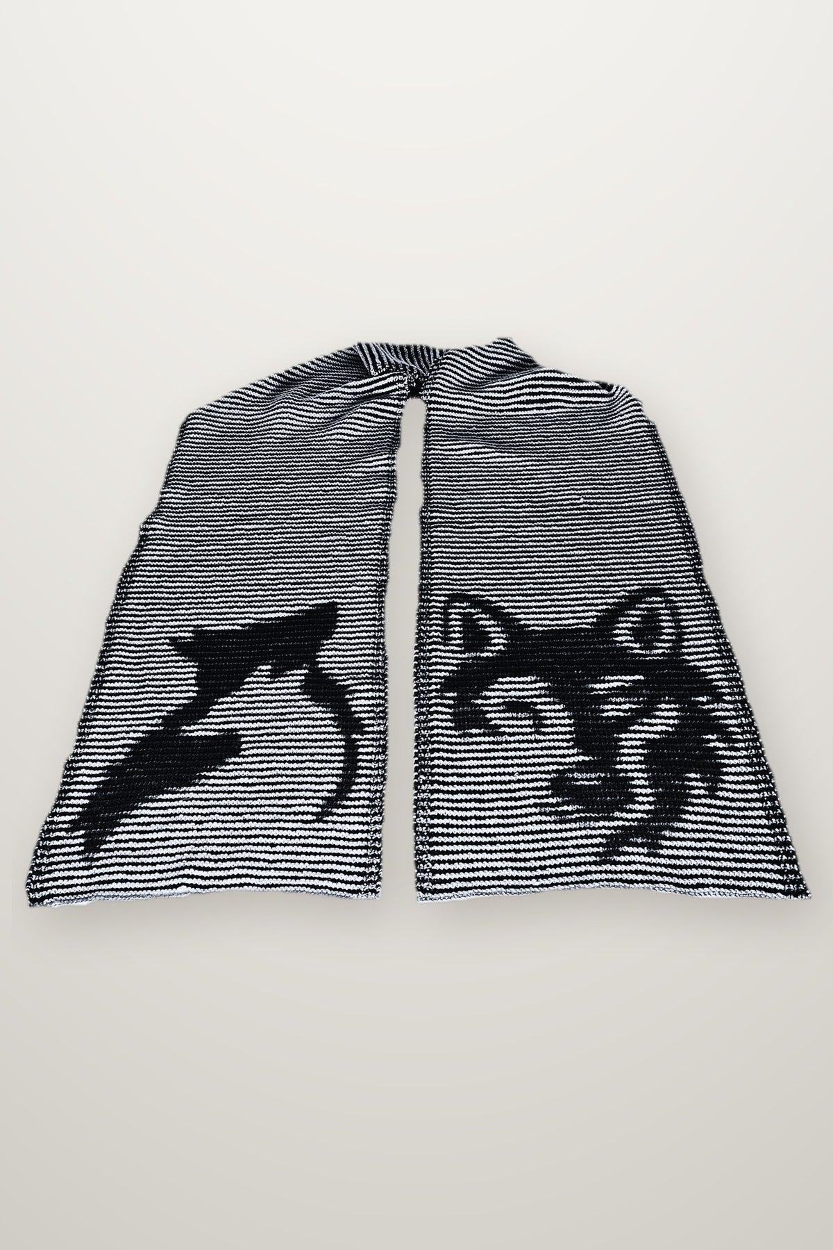 Schal Feral Bonds - Wölfe, Strickmodell in einer weiteren Ansicht